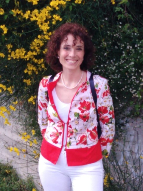 Docente dell'Istituto Comprensivo L. Milani, si cimenta nel “cavar fuori” quella “verità” nascosta che alberga in ciascuno di loro in un continuo scambio di emozioni che la arricchiscono sempre di più. Anna Verrastro