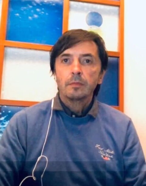 Giornalista professionista dal 2001, capo redattore de La Gazzetta del Mezzogiorno, ha collaborato con varie testate nazionale tra cui Il Sole 24 Ore e l'agenzia giornalistica Agi. Ha cominciato la sua carriera giornalistica a Teleregione per poi approdare alla carta stampata con Il Giornale di Napoli e Il Roma. Appassionato di storie e personaggi da raccontare, ha realizzato diversi reportage televisivi per Telepiù e Inn, i primi esperimenti di emittenti satellitari, in pratica i "padri" di Sky e Dzne. Ama la musica fin da ragazzino, folgorato dal rock americano. Ancora oggi suona con una band formata da professionisti in vari campi, da un giudice a un funzionario dei Beni culturali, da un dirigente d'azienda a un maestro di musica. Spesso incrocia il giornalismo con la sua passione per le sette note, recensendo dischi e concerti.